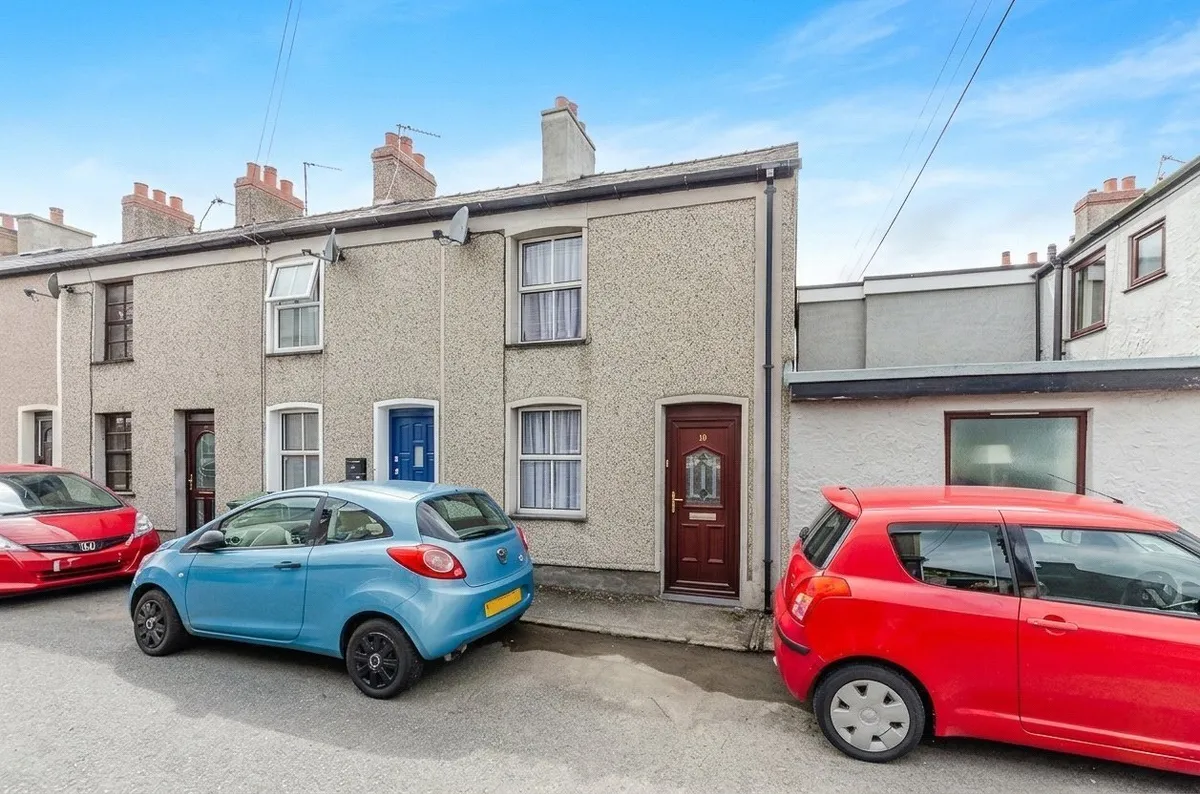 Victoria Square, Bangor, Gwynedd, LL57