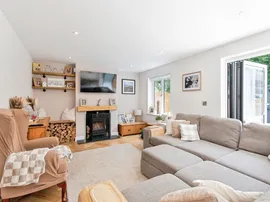Tudor Court, Bassingbourn, Royston thumb 2