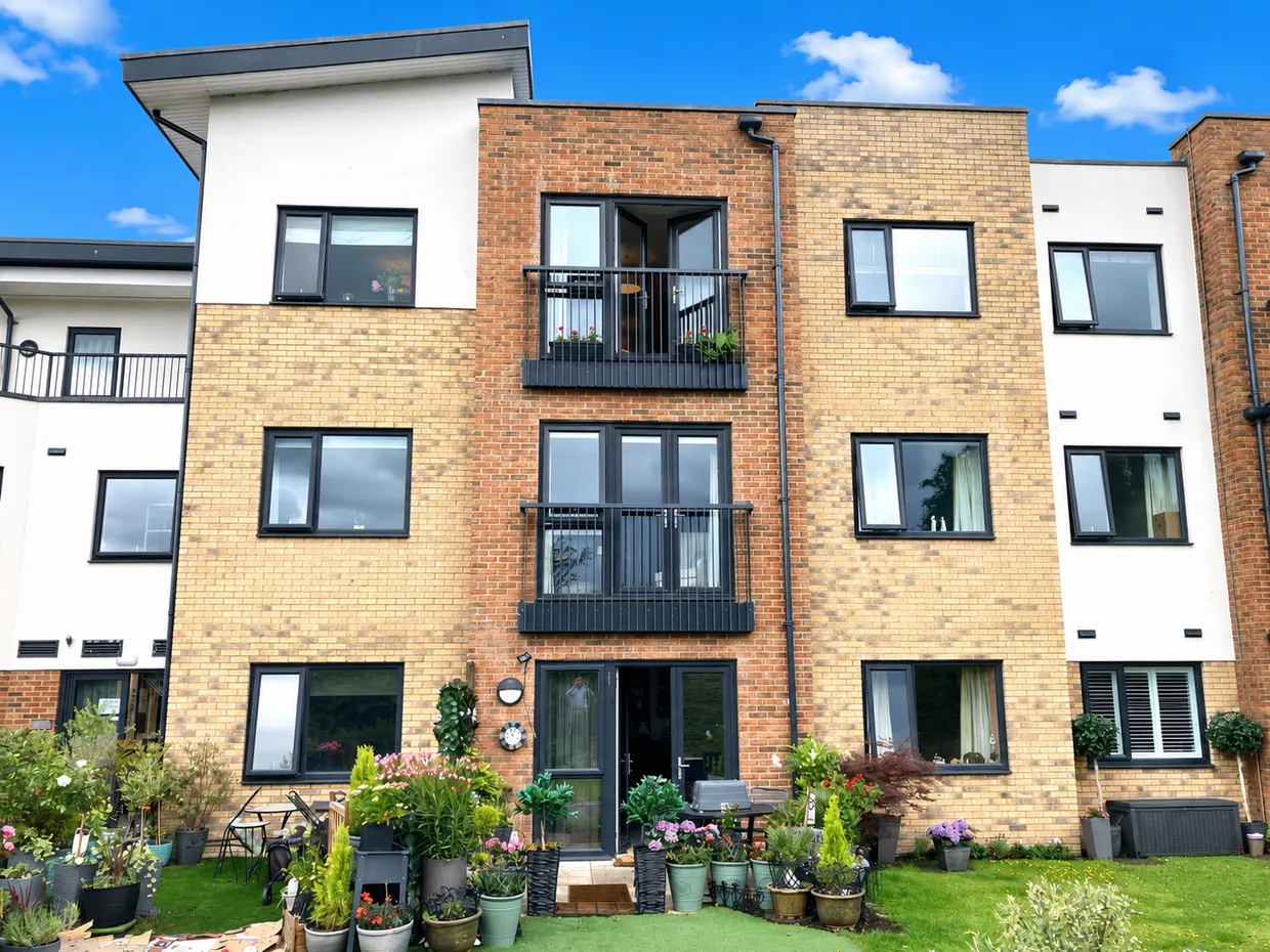 Old Schools Lane, Epsom, KT17 photo 3