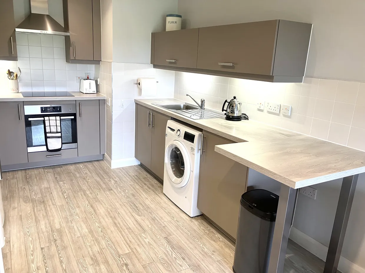 Old Schools Lane, Epsom, KT17 photo 9