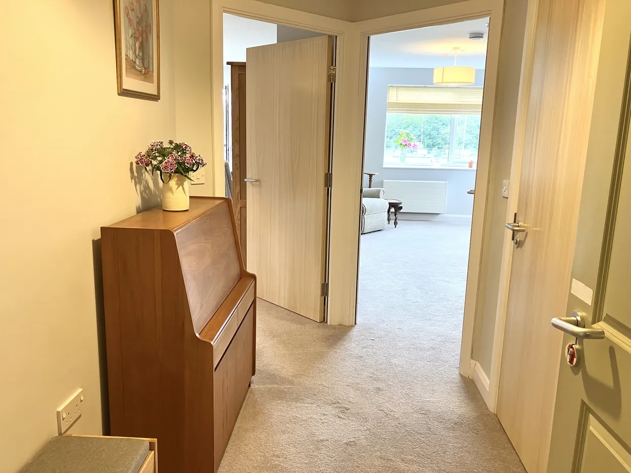 Old Schools Lane, Epsom, KT17 photo 27