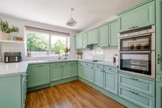 Ember Gardens, Thames Ditton KT7 photo 2