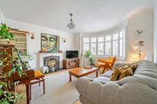Ember Gardens, Thames Ditton KT7 photo 3
