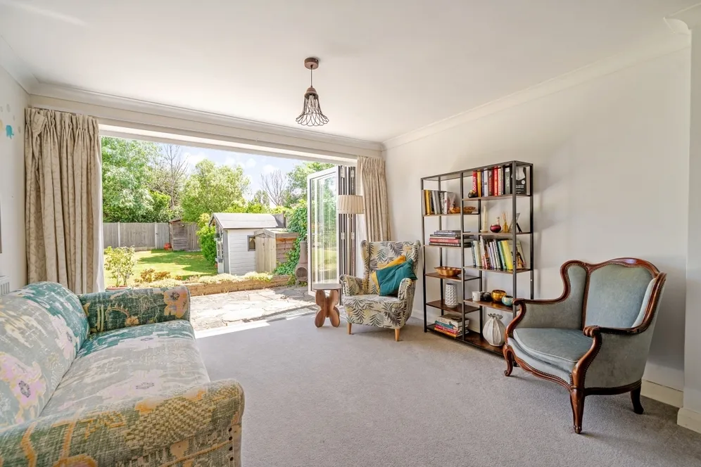 Ember Gardens, Thames Ditton KT7 photo 4