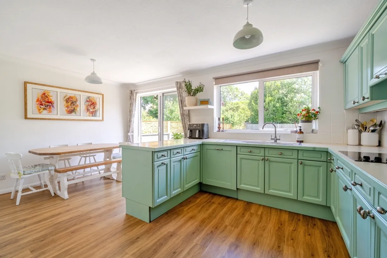Ember Gardens, Thames Ditton KT7 photo 13