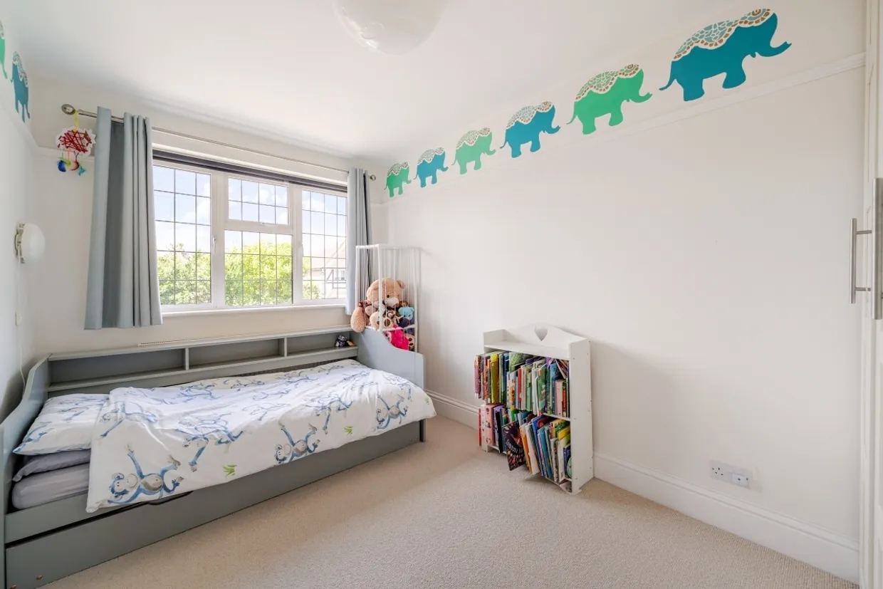 Ember Gardens, Thames Ditton KT7 photo 16
