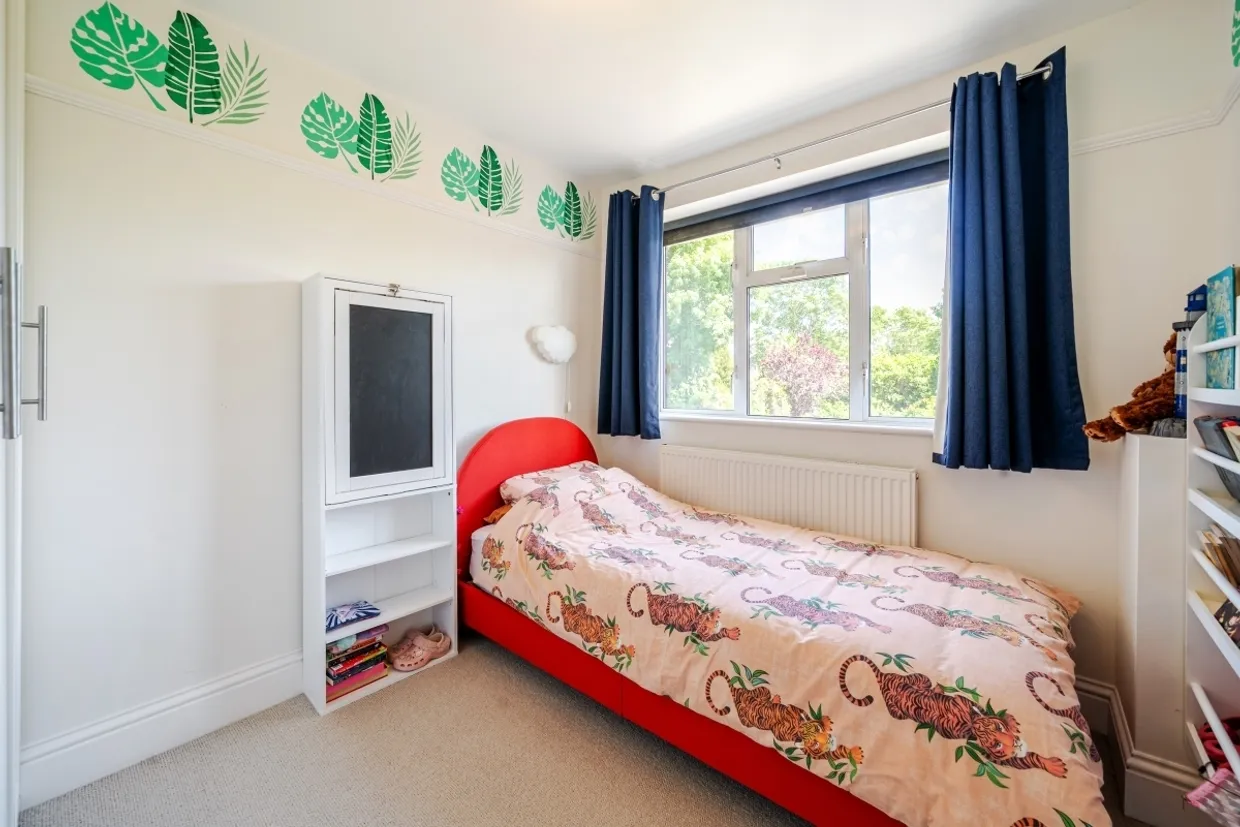Ember Gardens, Thames Ditton KT7 photo 17
