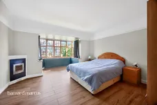 Queens Drive, London