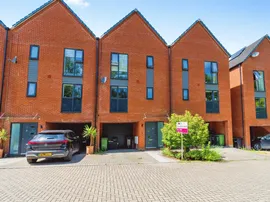 Sundays Hill Close, Hedge End, Southampton photo