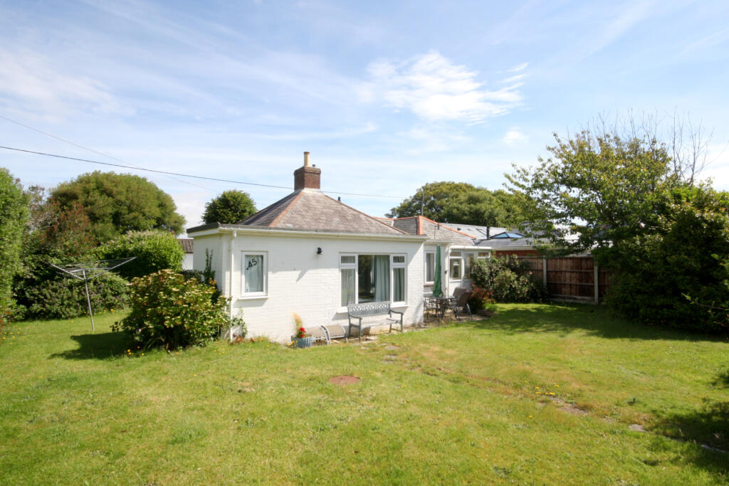 Kivernell Road, Milford on Sea Image 1