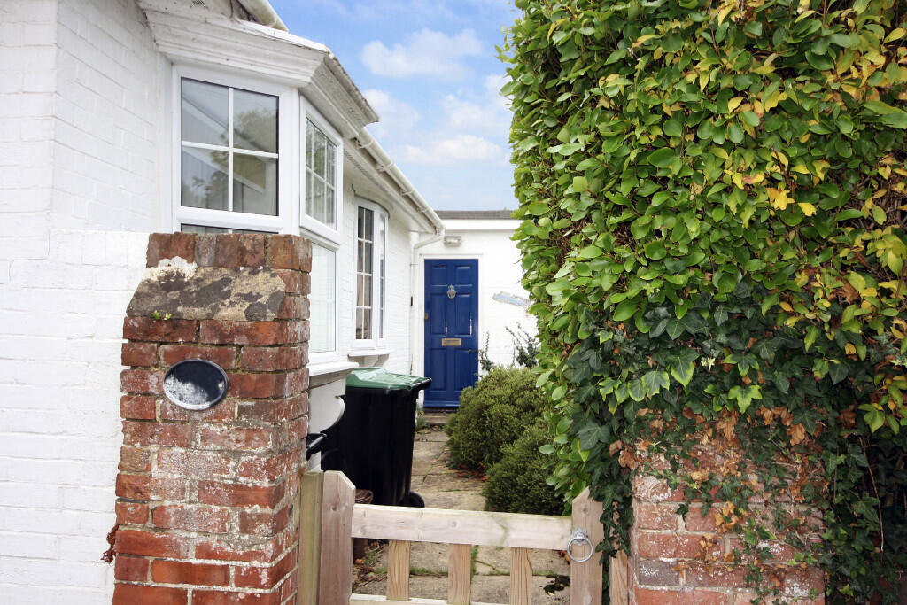 Kivernell Road, Milford on Sea Image 18