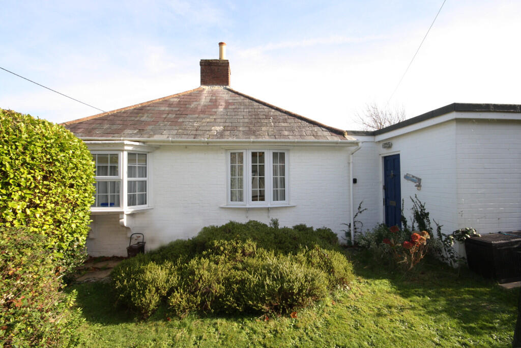 Kivernell Road, Milford on Sea Image 2