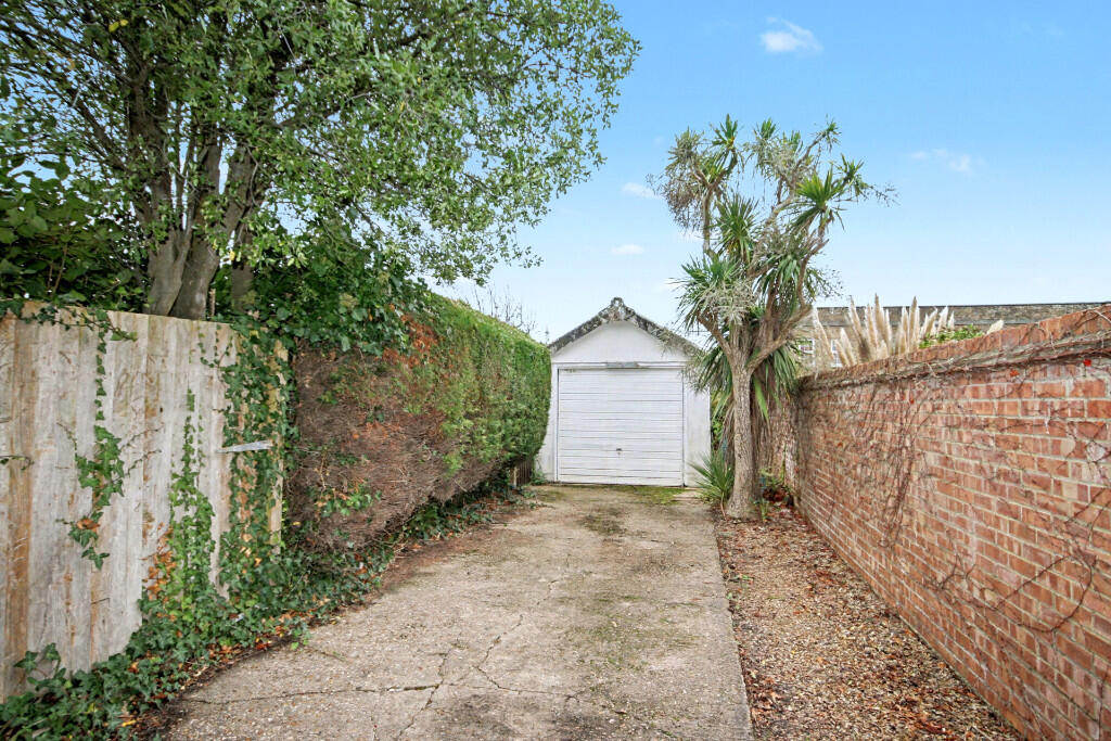Kivernell Road, Milford on Sea Image 20