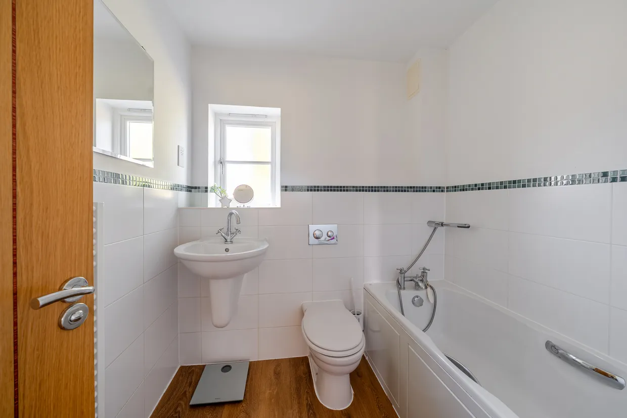 Clement Court, Alton, GU34 photo 7