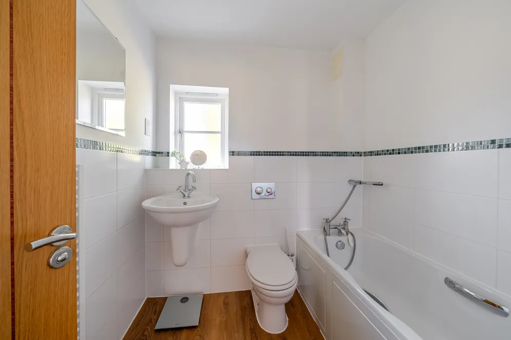 Clement Court, Alton, GU34 photo 7