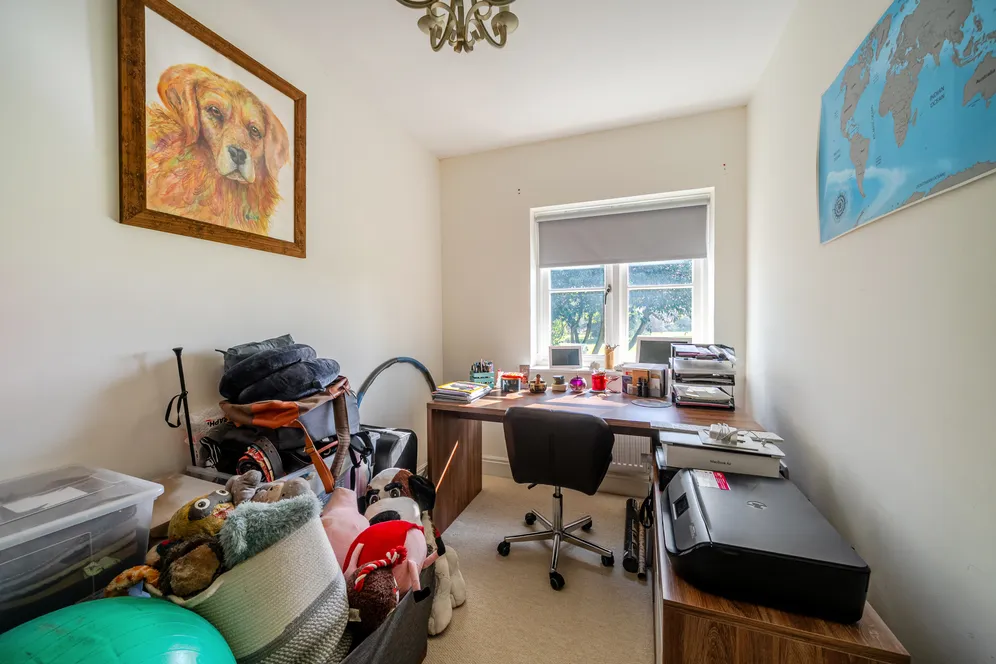 Clement Court, Alton, GU34 photo 8