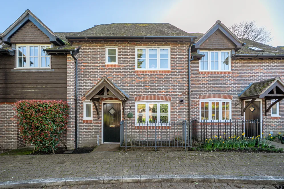 Clement Court, Alton, GU34 photo 9