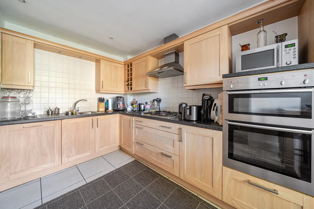 Clement Court, Alton, GU34 photo 11