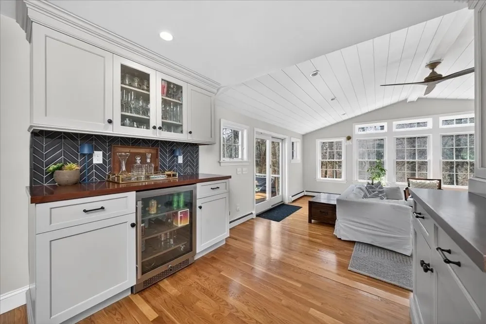36 Independence Ln, Hingham, MA 02043