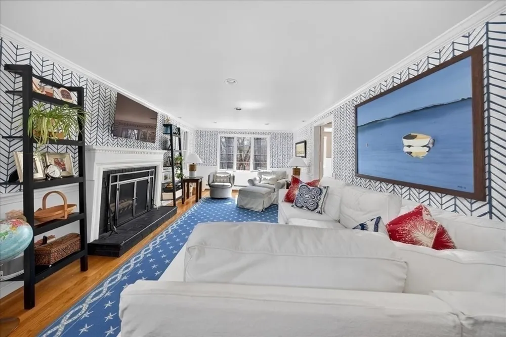 36 Independence Ln, Hingham, MA 02043