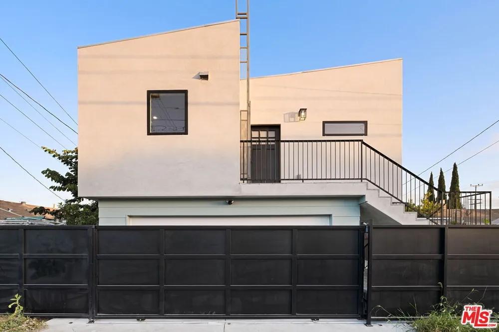 1419 Rolland Curtis Pl, South Los Angeles, CA 90062