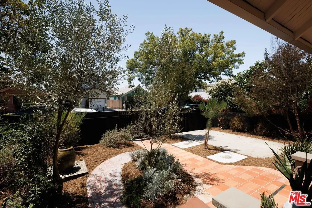 1419 Rolland Curtis Pl, South Los Angeles, CA 90062