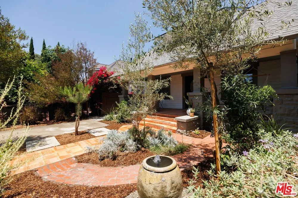 1419 Rolland Curtis Pl, South Los Angeles, CA 90062