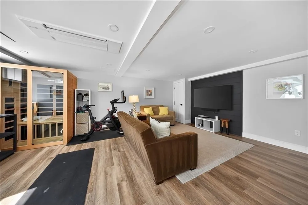36 Independence Ln, Hingham, MA 02043