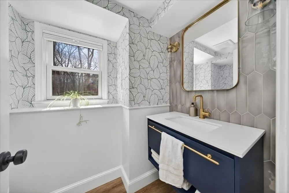 36 Independence Ln, Hingham, MA 02043