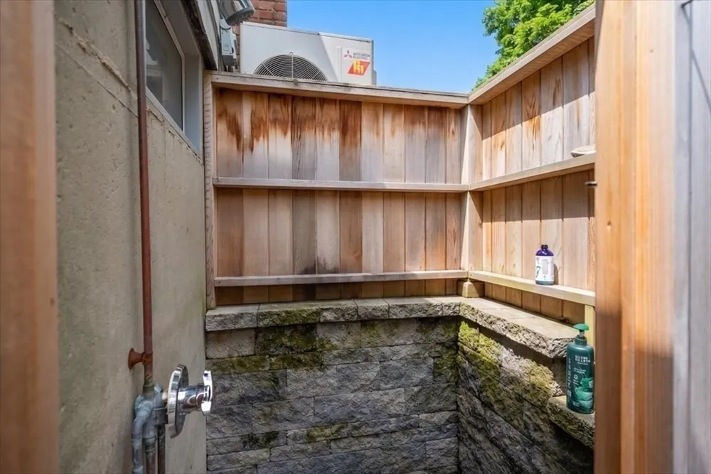 36 Independence Ln, Hingham, MA 02043