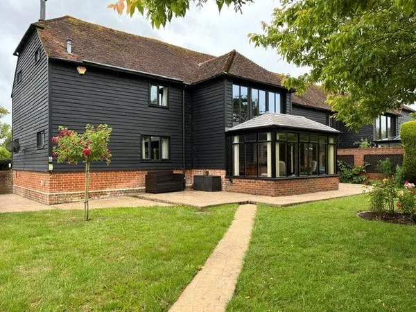 Maidstone Road, Hadlow, TN11 photo 1