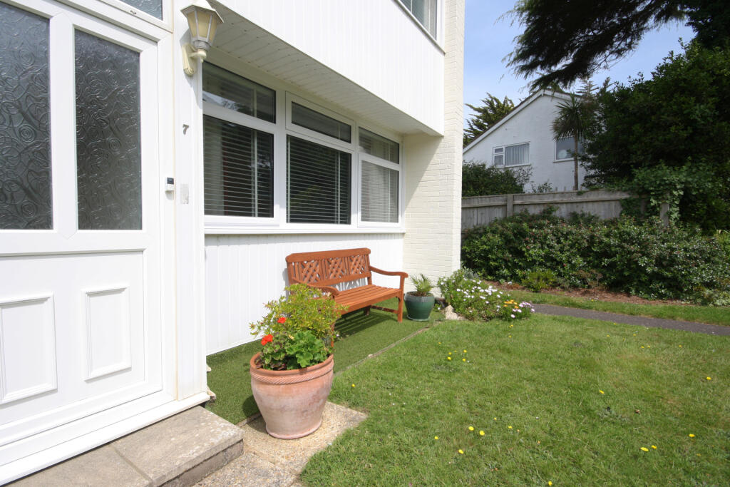 Holly Gardens, Milford on Sea Image 15
