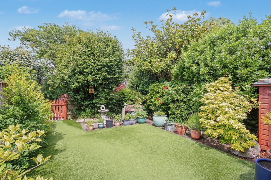 Holly Gardens, Milford on Sea Image 16