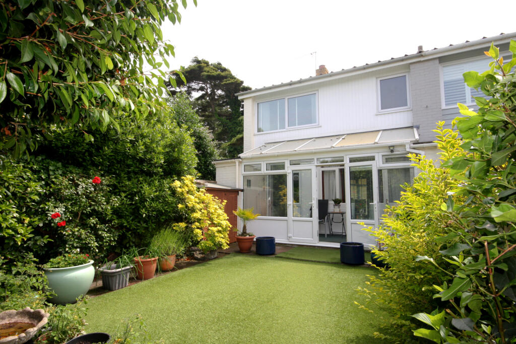 Holly Gardens, Milford on Sea Image 14