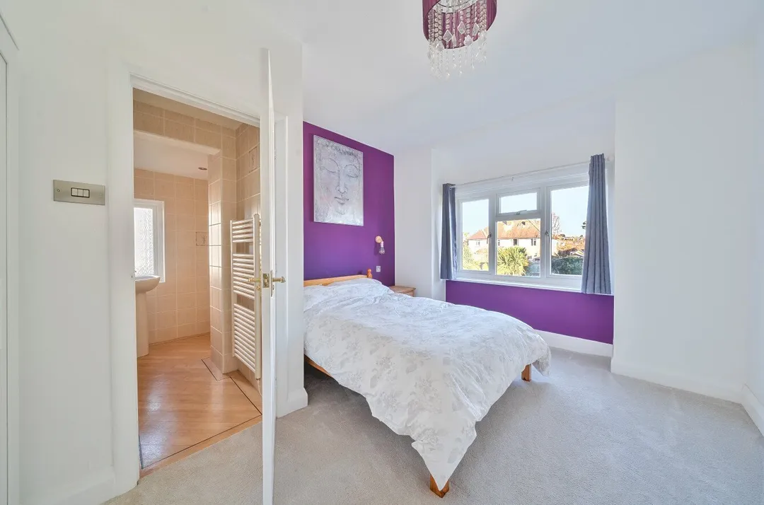 https://mr0.homeflow-assets.co.uk/files/photo/image/47610/1390/_x_/TOP250350_20.jpg