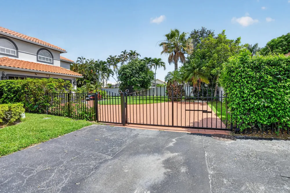 9048 Villa Portofino Circle, Boca Raton, FL 33496