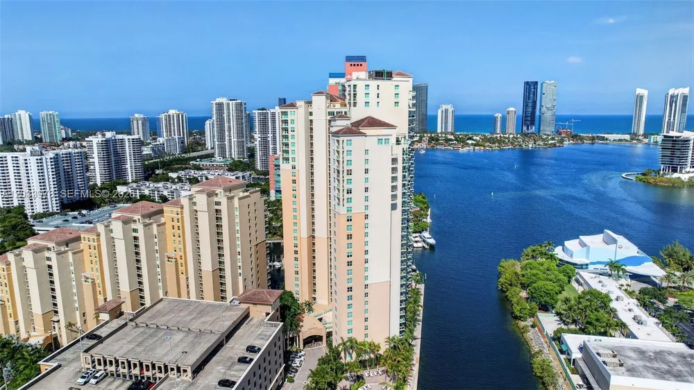 3340 NE 190th St, Aventura, FL 33180