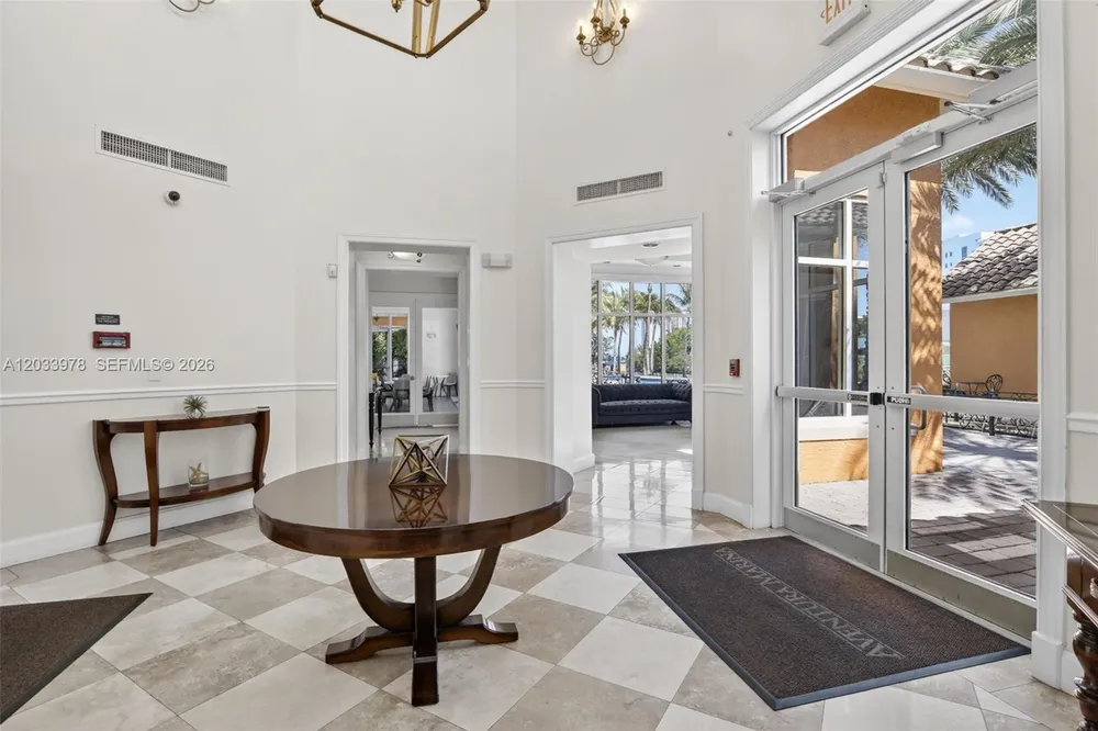 3340 NE 190th St, Aventura, FL 33180