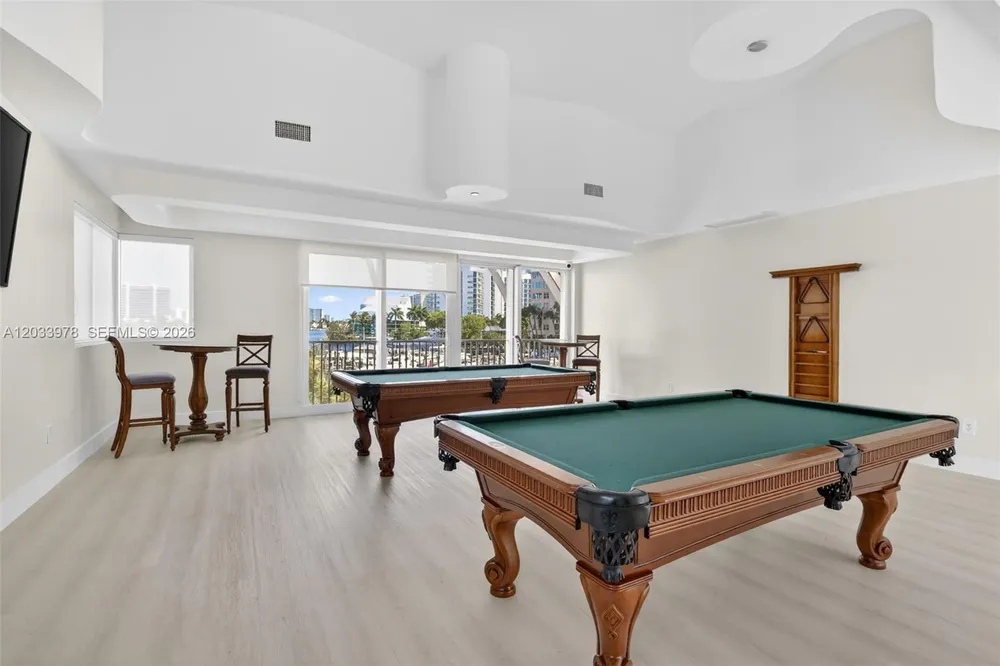 3340 NE 190th St, Aventura, FL 33180