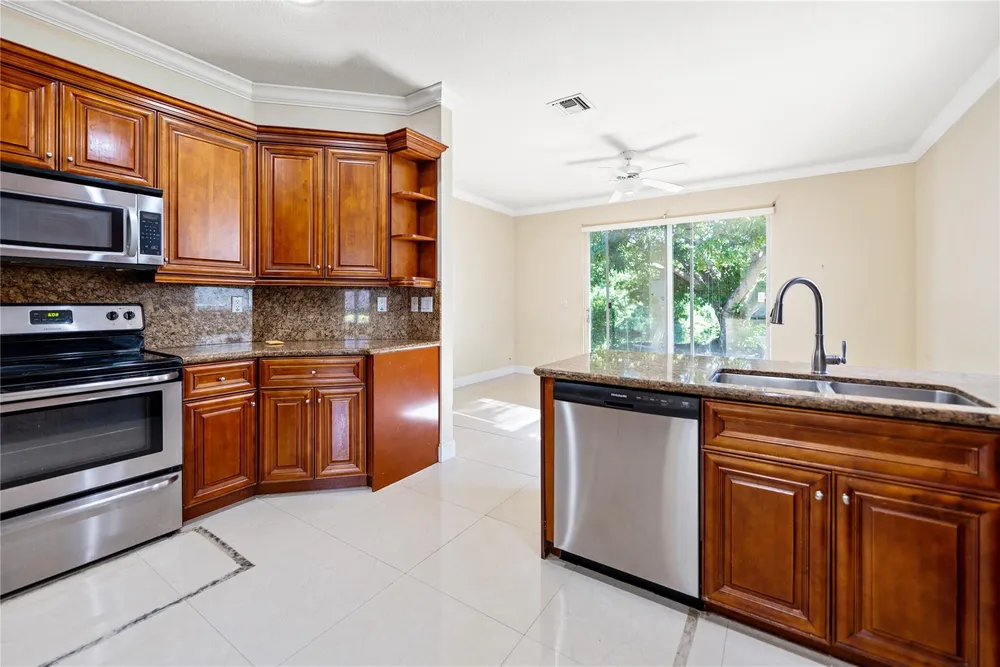 7400 NW 70th Ave, Parkland, FL 33067