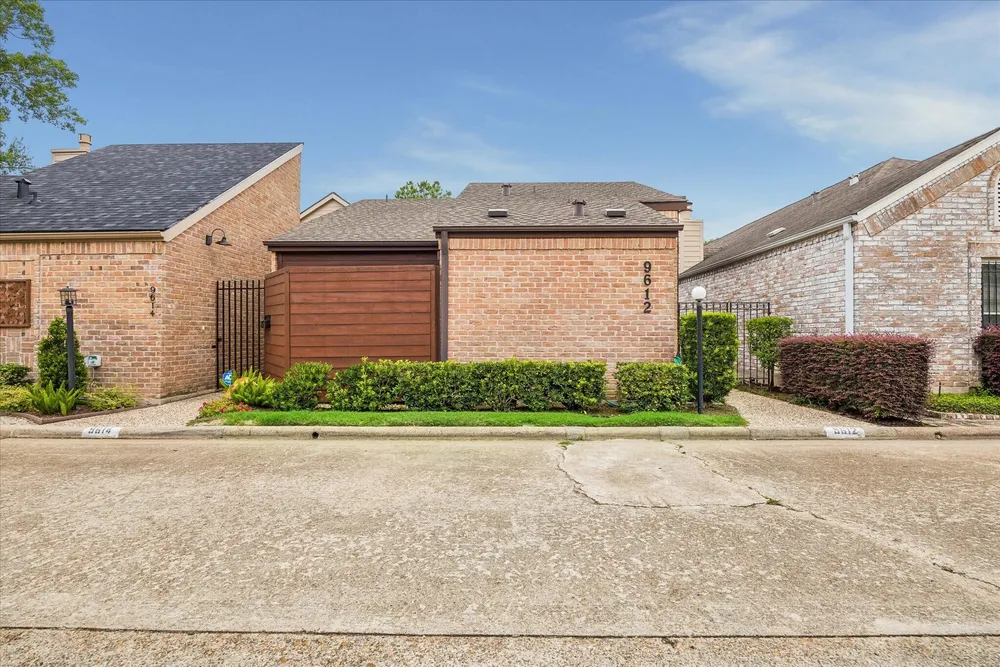 9612 Bayou Brook St, Houston, TX 77063