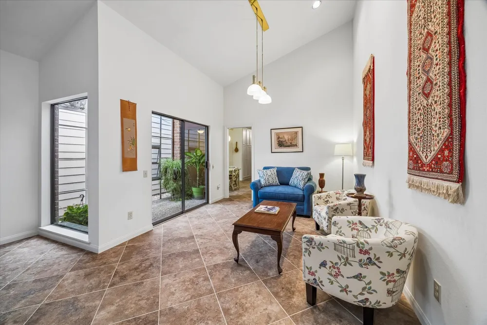 9612 Bayou Brook St, Houston, TX 77063