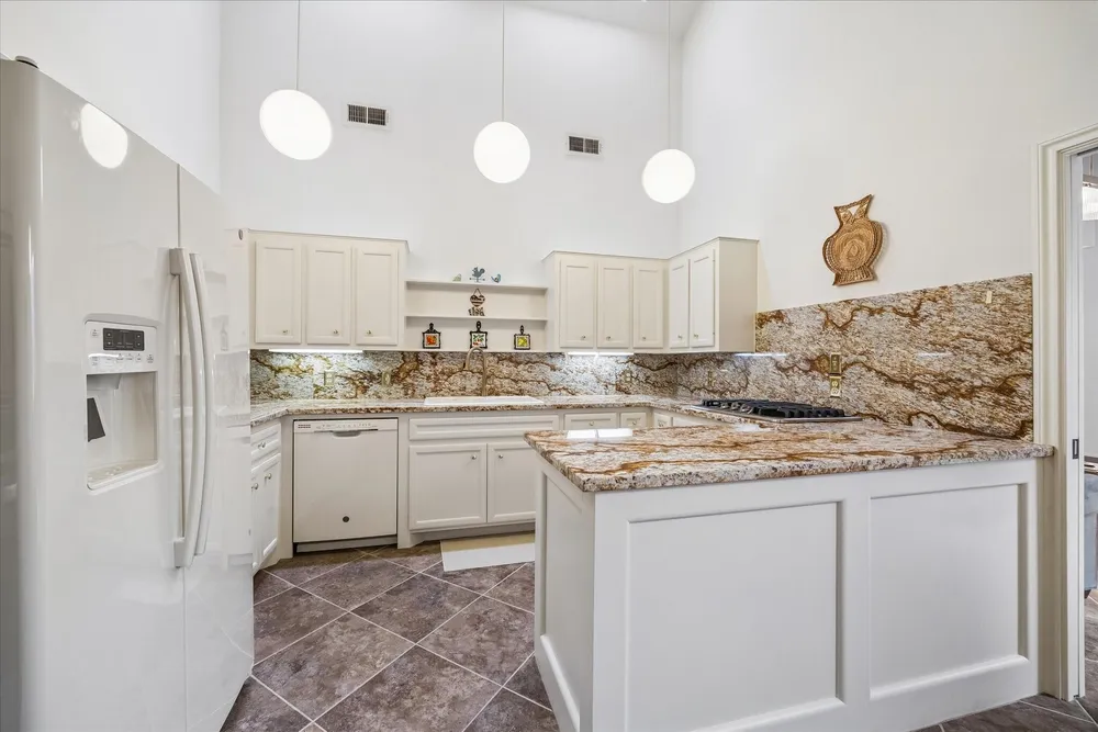 9612 Bayou Brook St, Houston, TX 77063