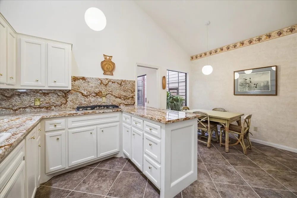 9612 Bayou Brook St, Houston, TX 77063