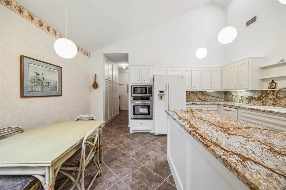 9612 Bayou Brook St, Houston, TX 77063