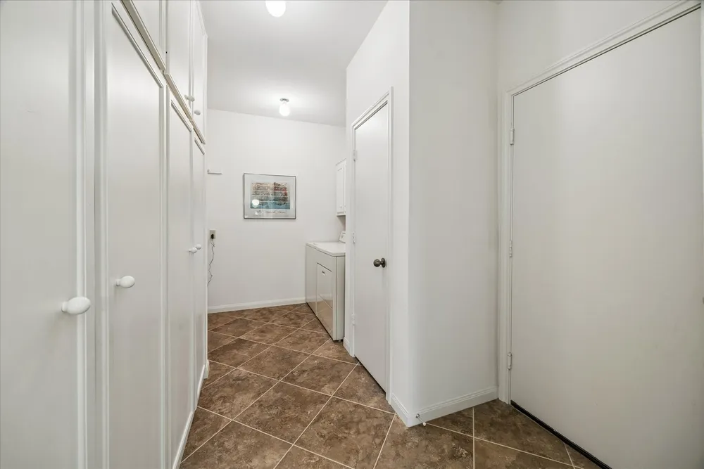 9612 Bayou Brook St, Houston, TX 77063
