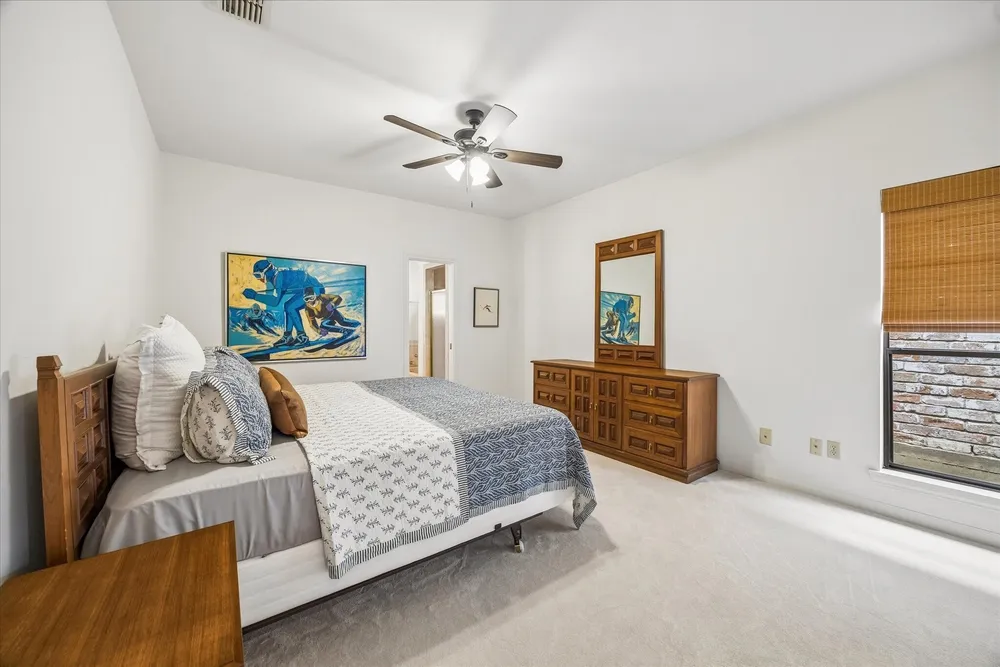 9612 Bayou Brook St, Houston, TX 77063