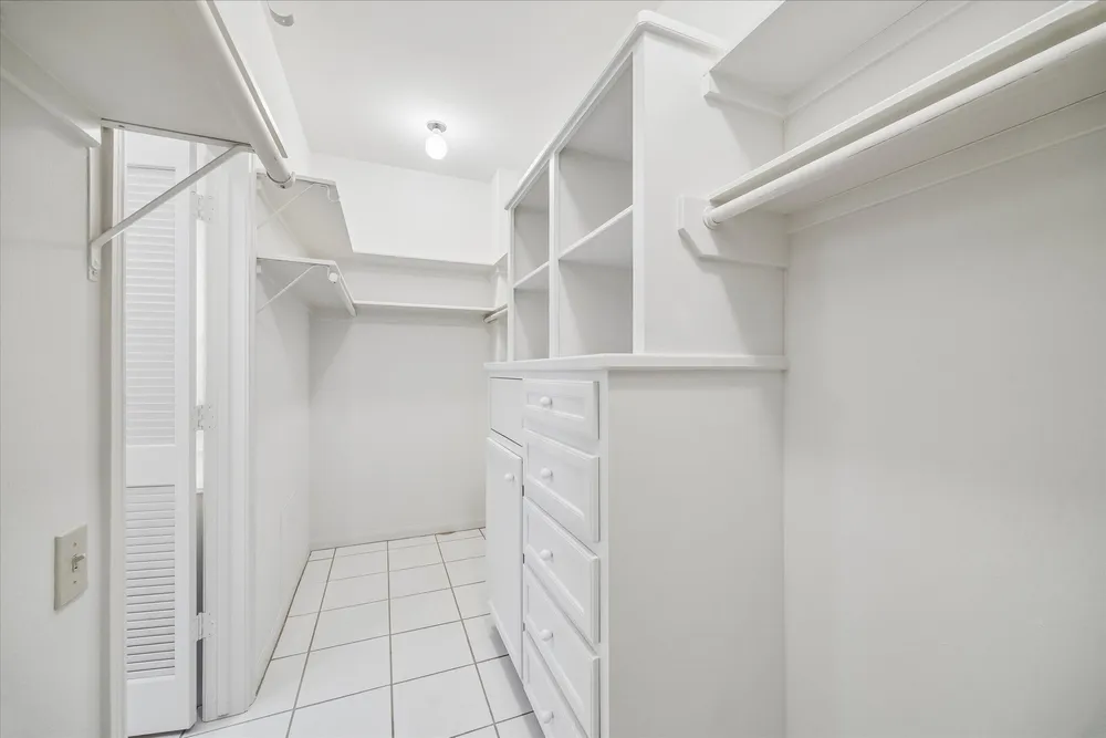 9612 Bayou Brook St, Houston, TX 77063