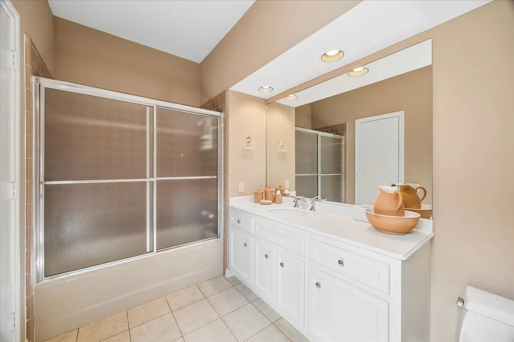 9612 Bayou Brook St, Houston, TX 77063