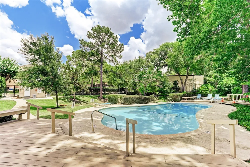 9612 Bayou Brook St, Houston, TX 77063